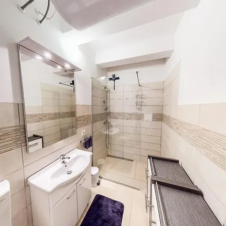 Apartament Chaplin - Free Garage Parking Lublana