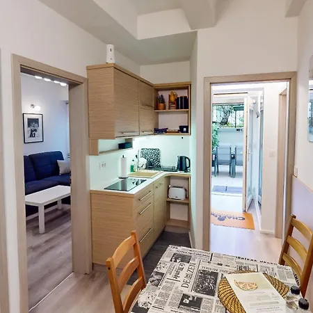 Chaplin - Free Garage Parking *